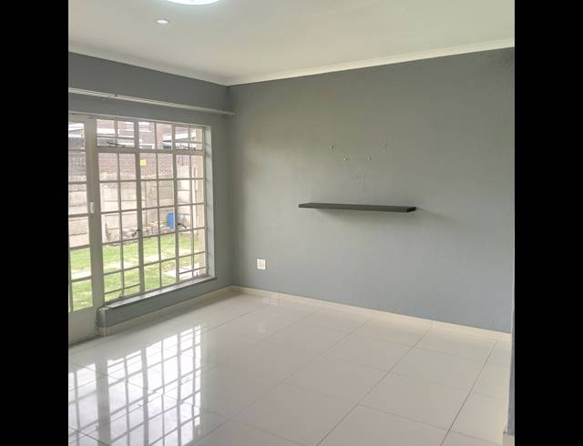 2 BEDROOM TOWNHOUSE FOR SALE IN LILIANTON